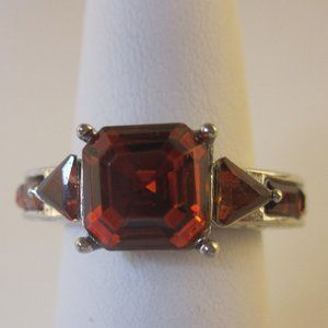 Elegant 18k White Gold Garnet Ruby Ring